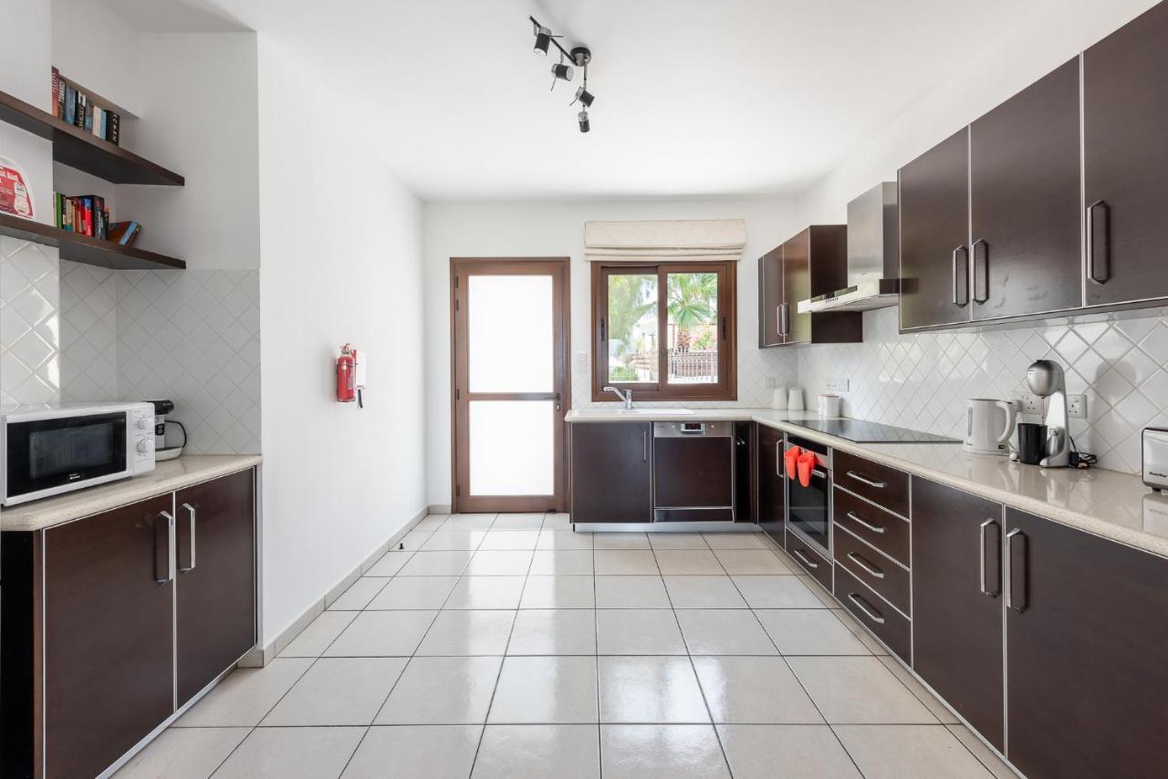 Sea Front Oceanus H3 By Ezoria Villas أيا نابا المظهر الخارجي الصورة