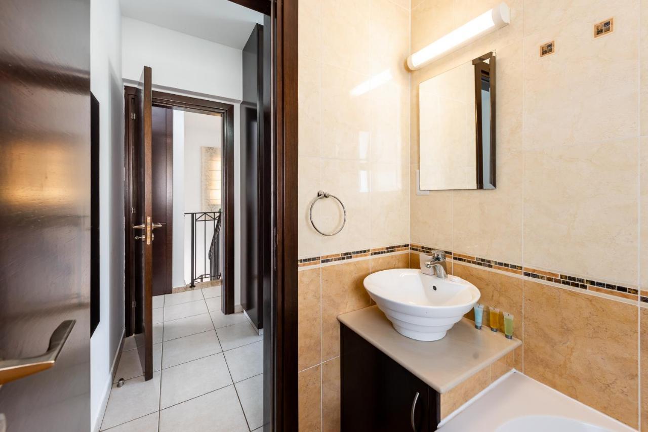Sea Front Oceanus H3 By Ezoria Villas أيا نابا المظهر الخارجي الصورة